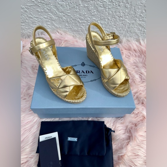 Prada quilted Leather & Raffia Wedge Sandals - Picture 3 of 10